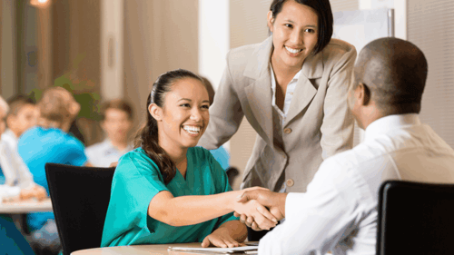 Staffing Agency vs. Direct Hire – Guidance for International Nurses Working in the U.S.